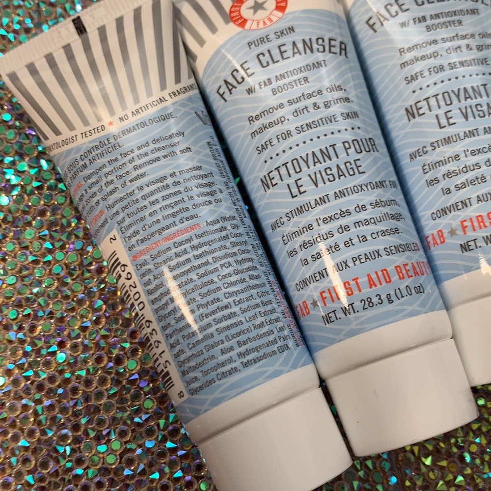 🌸 FIRST AID BEAUTY 5pc pure skin face cleanser - Picture 3 of 3